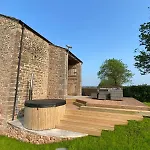 Owls Nook Barn, Luxury Barn With Hot Tub & Sauna