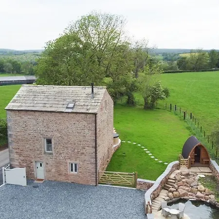 Owls Nook Barn, Luxury Barn With Hot Tub & Sauna Sandford (Cumbria)