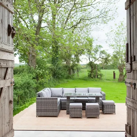 Ferienhaus Owls Nook Barn, Luxury Barn With Hot Tub & Sauna *