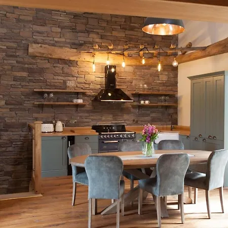 Owls Nook Barn, Luxury Barn With Hot Tub & Sauna * Sandford (Cumbria)