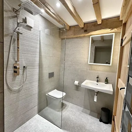Owls Nook Barn, Luxury Barn With Hot Tub & Sauna