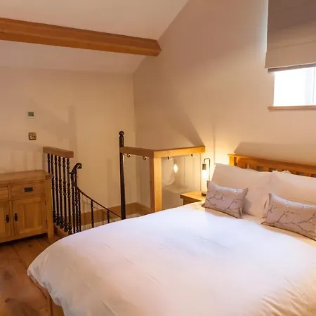 Holiday home Owls Nook Barn, Luxury Barn With Hot Tub & Sauna *