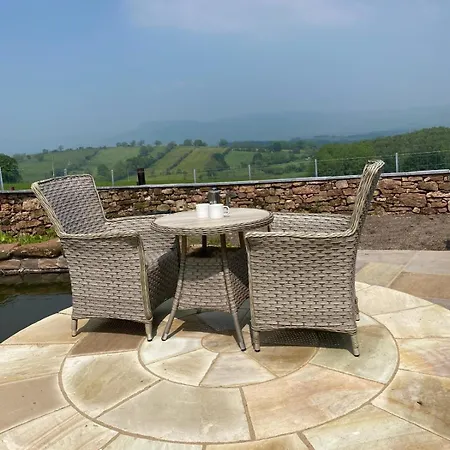 Owls Nook Barn, Luxury Barn With Hot Tub & Sauna