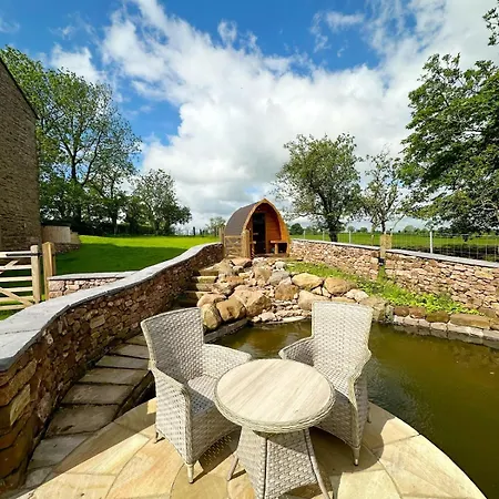 Ferienhaus Owls Nook Barn, Luxury Barn With Hot Tub & Sauna Sandford (Cumbria)