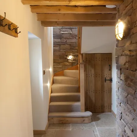 Ferienhaus Owls Nook Barn, Luxury Barn With Hot Tub & Sauna *