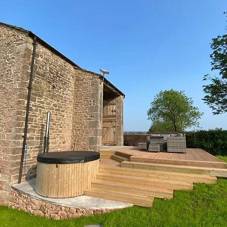 Owls Nook Barn, Luxury Barn With Hot Tub & Sauna