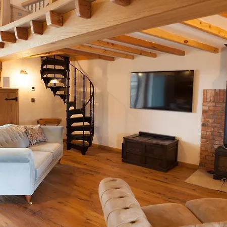 Owls Nook Barn, Luxury Barn With Hot Tub & Sauna *