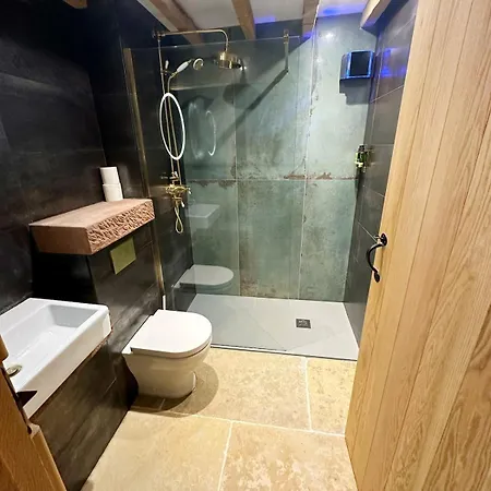 Owls Nook Barn, Luxury Barn With Hot Tub & Sauna *